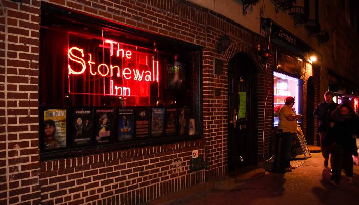 stonewall inn bar riot revolta new york 1969 