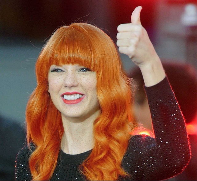 Taylor Swift ruiva