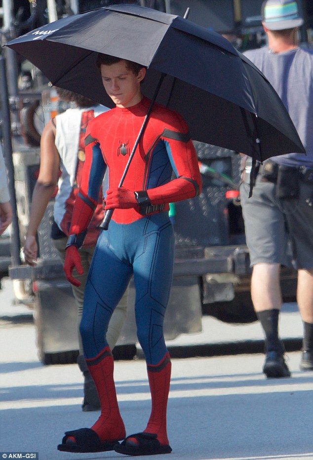 Tom Holland usava fio dental por baixo da malha de lycra do Homem-Aranha