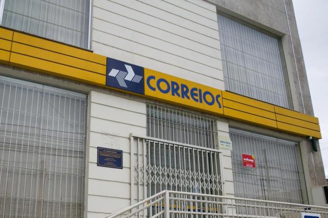 Trans agora podem mudar nome no CPF diretamente nas agências dos Correios