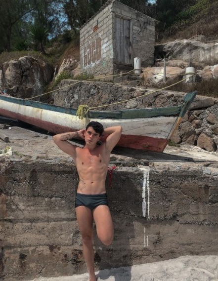 12 fotos do ator bissexual Yago Machado