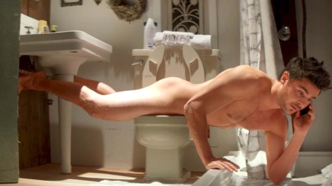 Zaz Efron pelado: ator é clicado pelado em cena de filme