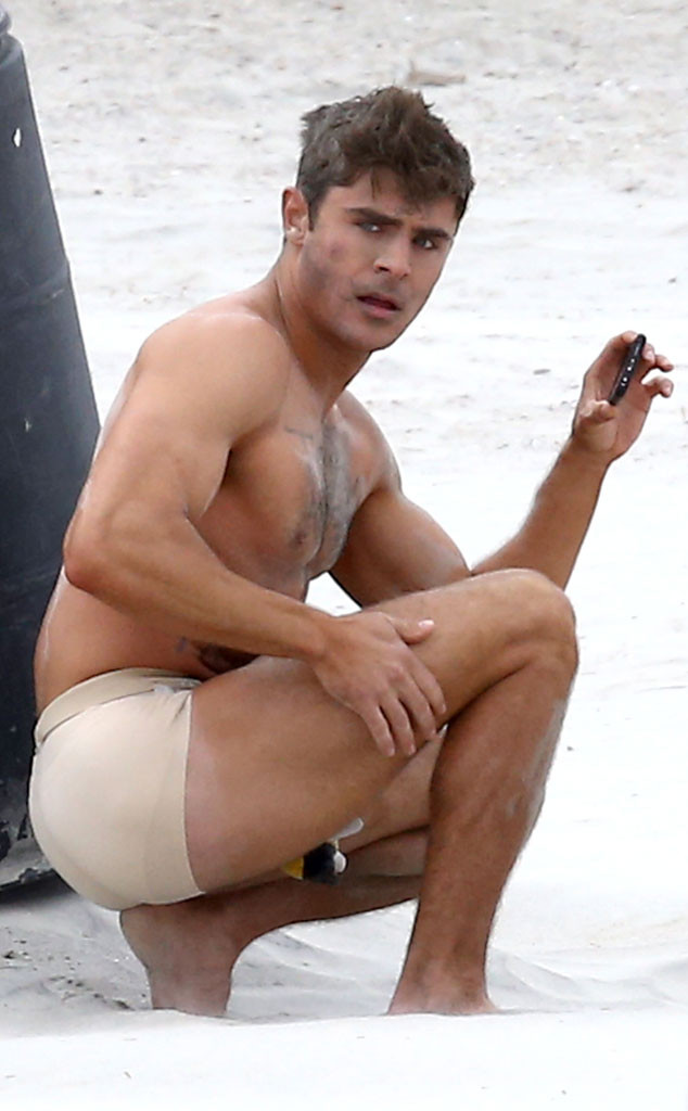 Zac Efron só de cueca em cena de filme