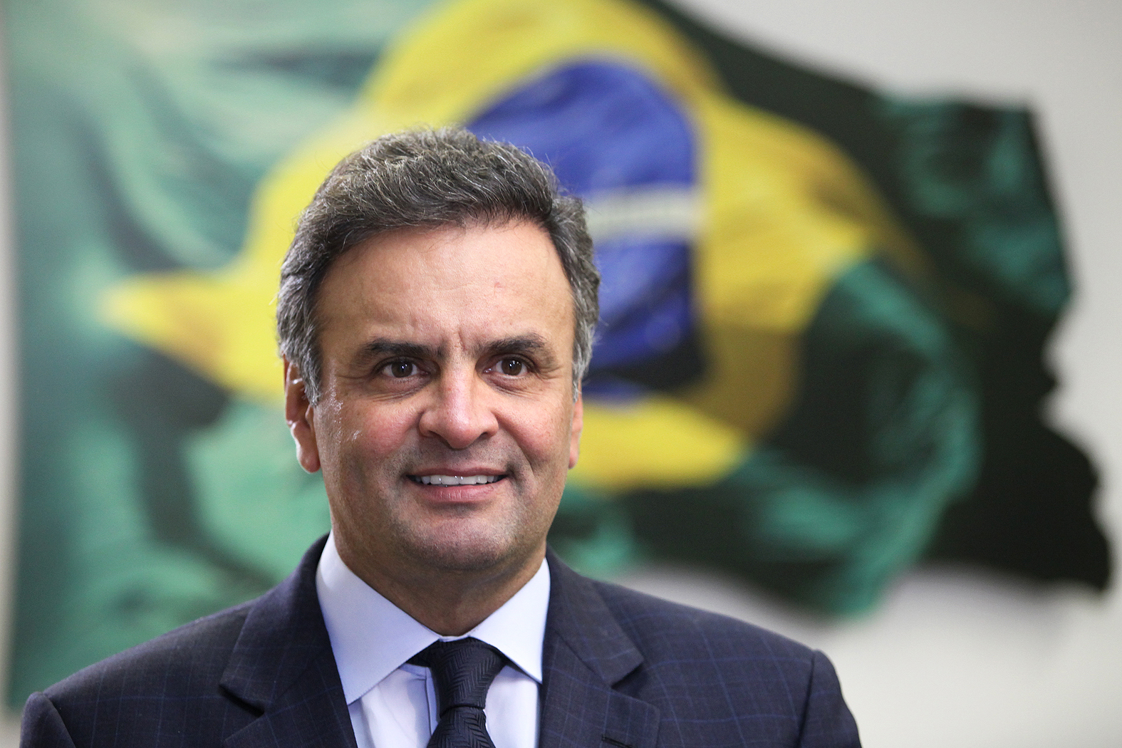 Programa de Aécio Neves defende homofobia como crime e adoção por homossexuais