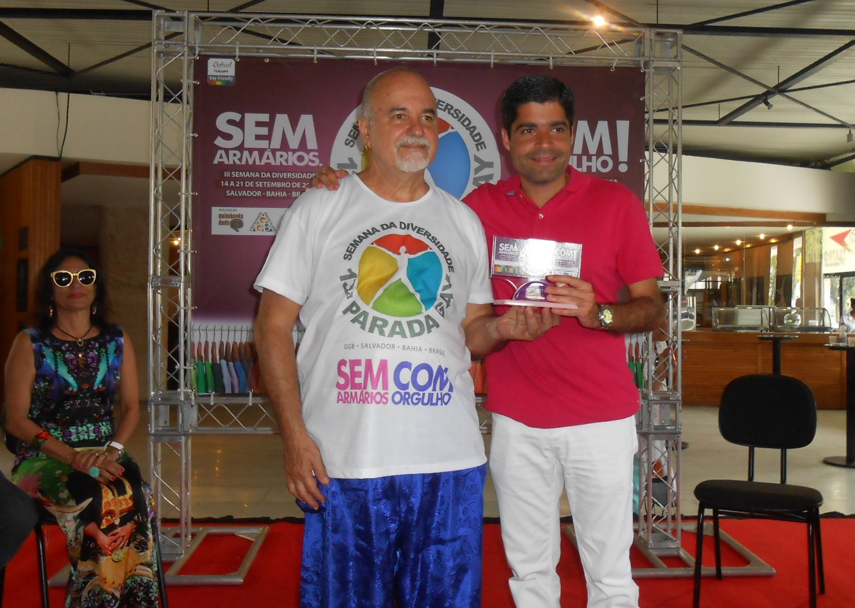 ACM Neto é 1º prefeito de Salvador a ir a evento da parada gay