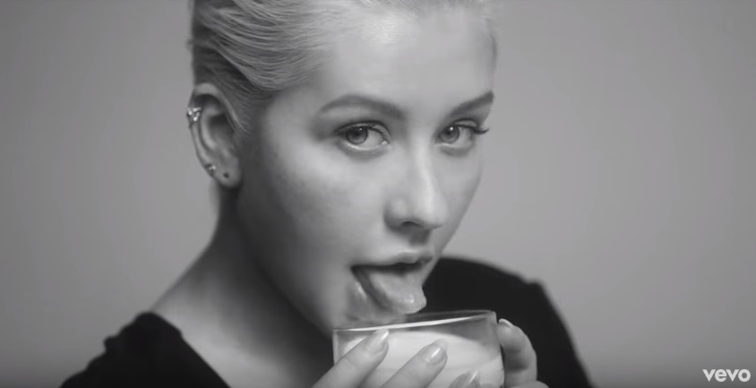 Christina Aguilera divulga novo vídeo: 'Accelerate'