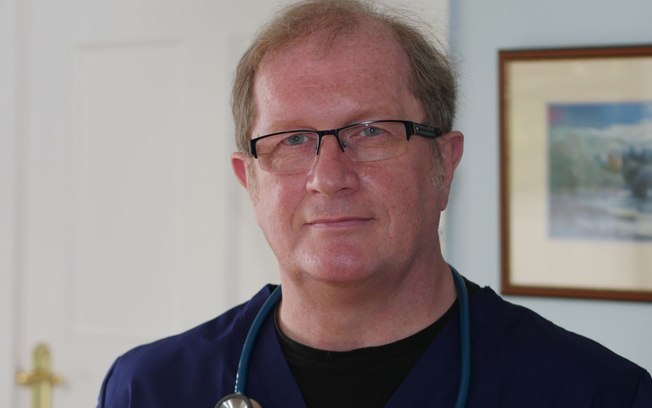 Médico perde emprego ao se recusar a chamar trans no feminino
