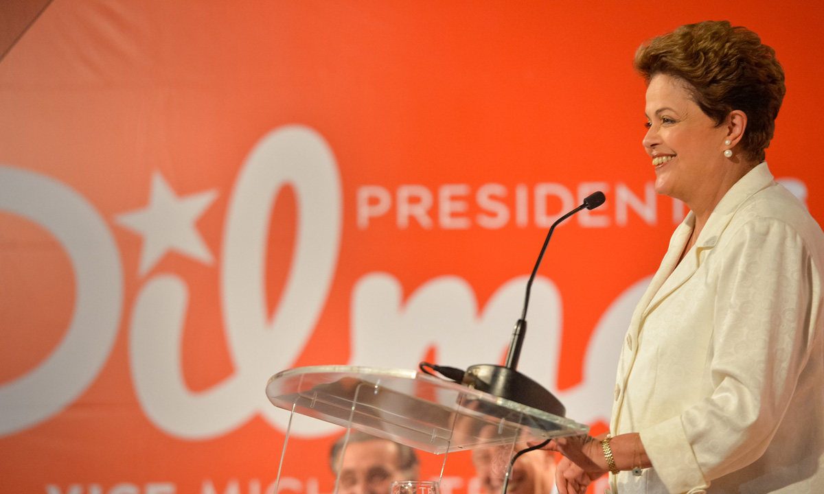 Dilma Rousseff promete kit contra homofobia caso se reeleja