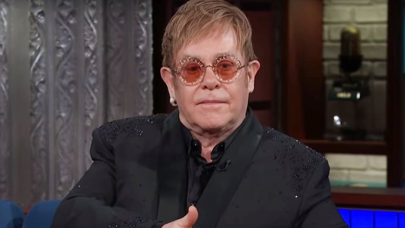 Elton John toma atitude para proteger pessoas HIV+ da Covid-19