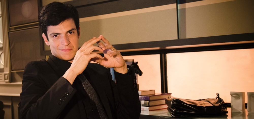 Félix volta às novelas para abençoar beijo gay