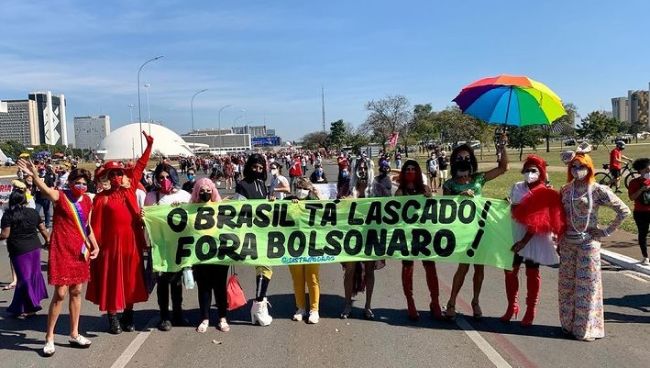 Rejeição a Bolsonaro é maior dentre LGB do que dentre negros e mulheres