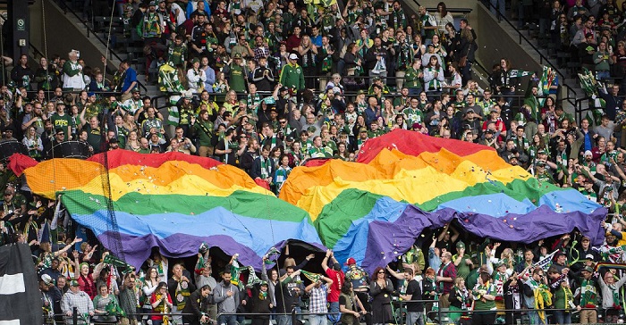 Gays poderão erguer bandeiras na Rússia durante a Copa, diz Fifa