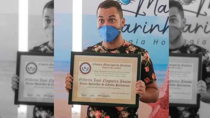 Gil recebe título de cidadão honorário e é ovacionado nas ruas