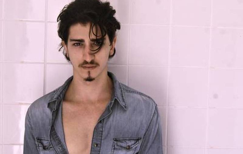 Para viver gay com aids, Johnny Massaro perde 11 quilos