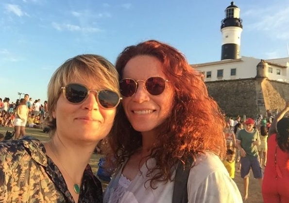 Leilane Neubarth confirma relacionamento com mulher e fãs deliram
