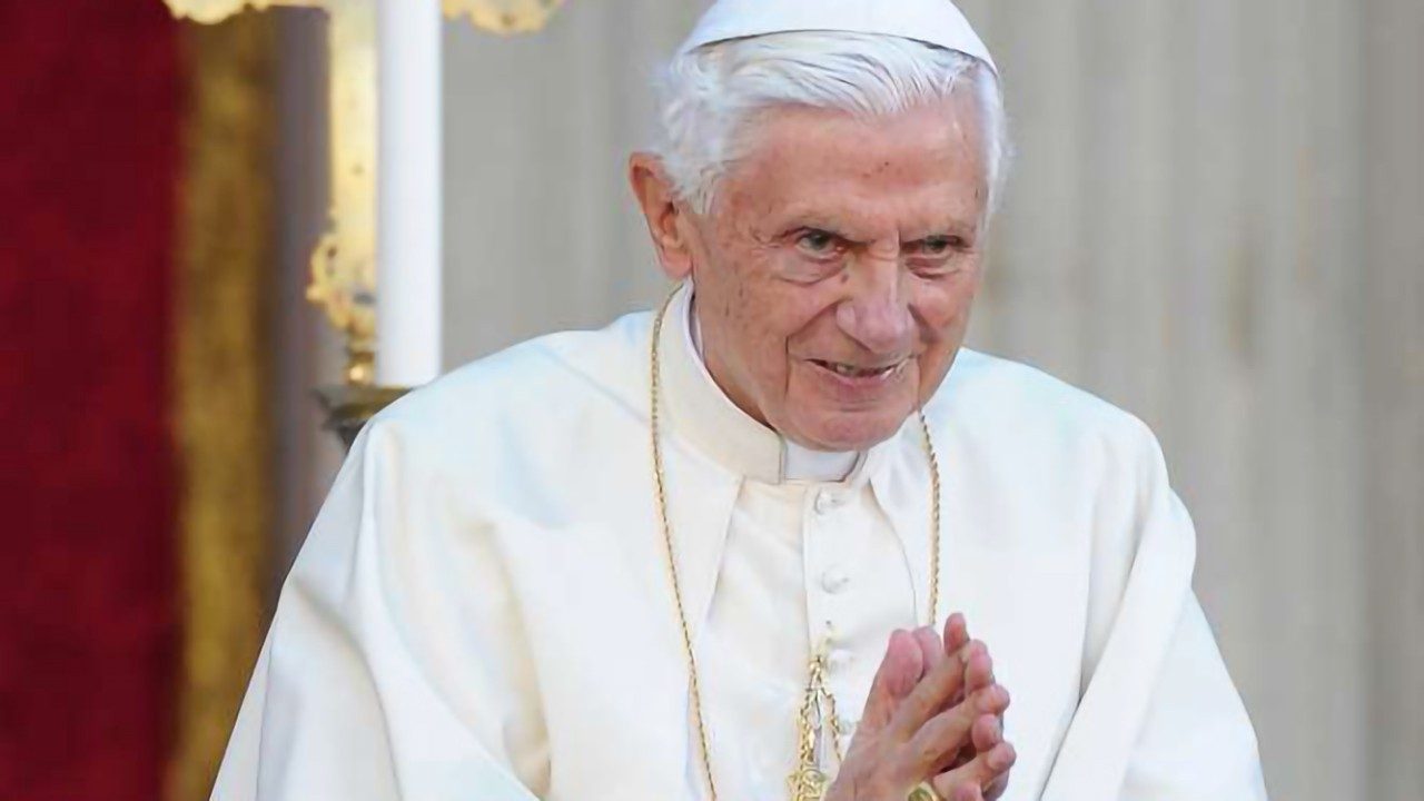 Bento XVI compara casamento gay ao 'anticristo', em biografia