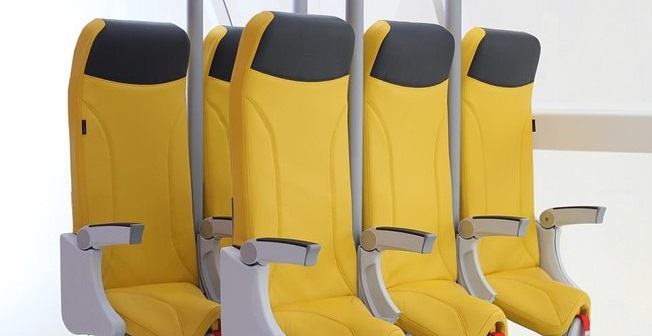 Empresa cria poltronas para passageiros viajarem em pé